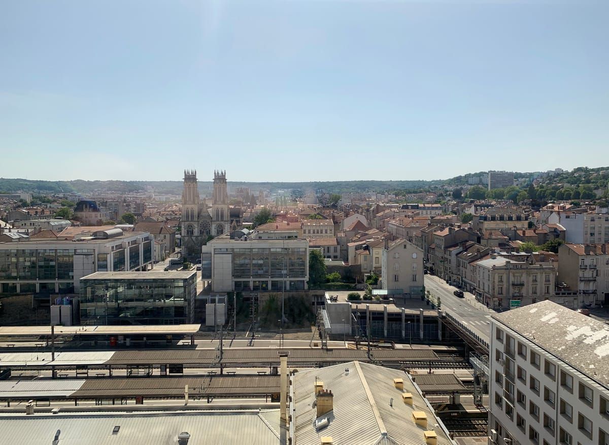 Salle de réunion à Nancy ou Metz : pourquoi choisir un centre d'affaires ?